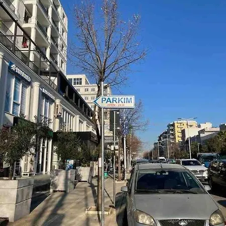 Appartement Modern Overlooking The Of Tirana *