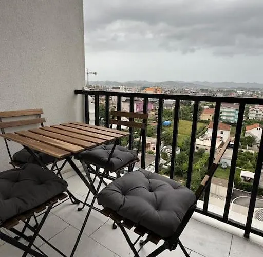 Modern Overlooking The Of Tirana 公寓 Kamez