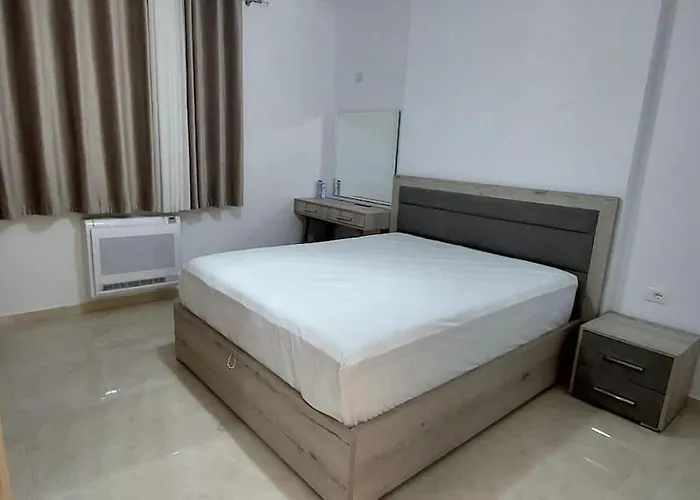 Modern Overlooking The Of Tirana 公寓 *